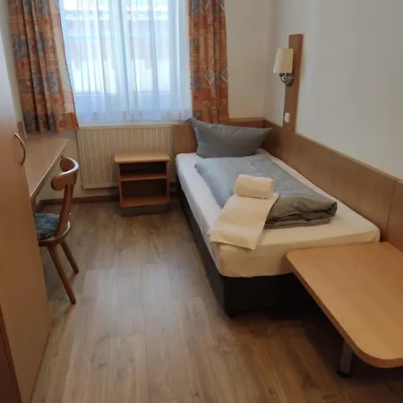 Guest house Dorfstrasse 6 *