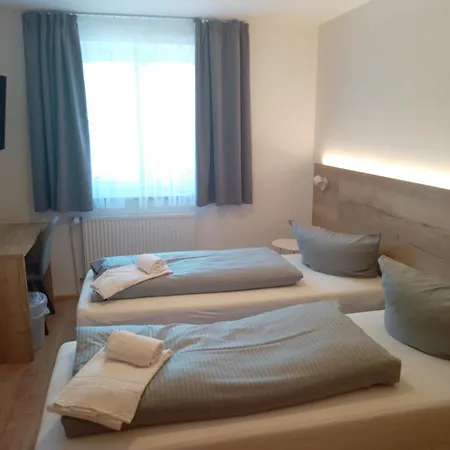 Dorfstrasse 6 *